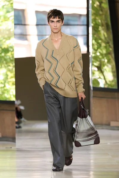 Look 19